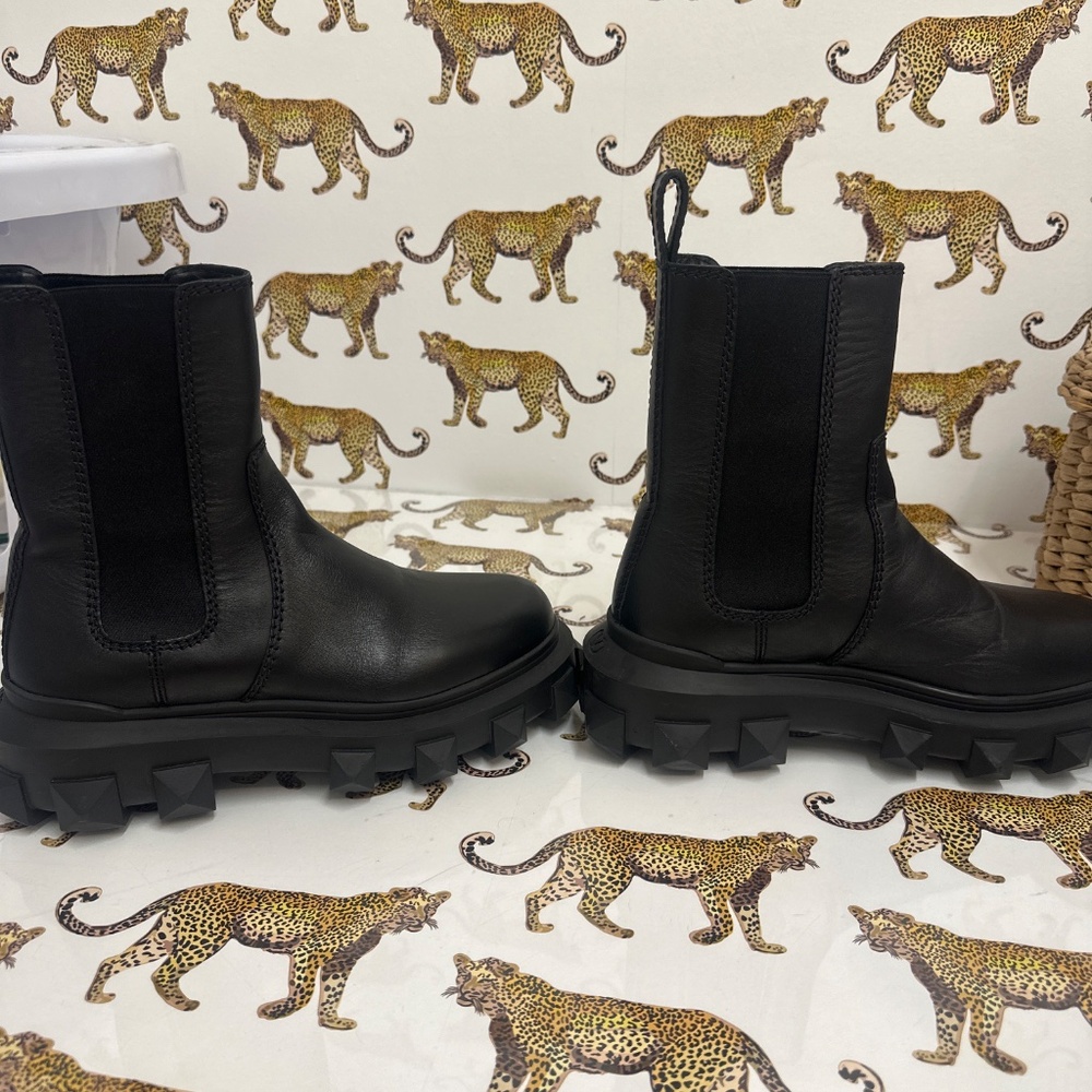 Authentic Valentino stud leather boots - size 38 1/2 - Picture 3 of 8